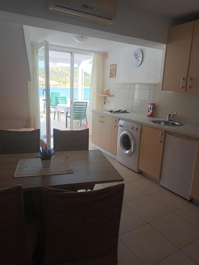 Volat Apartments Betina  Luaran gambar