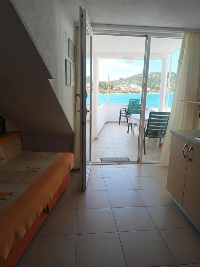 Volat Apartments Betina  Luaran gambar