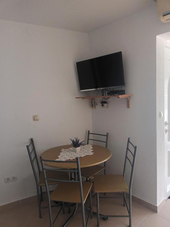 Volat Apartments Betina  Luaran gambar