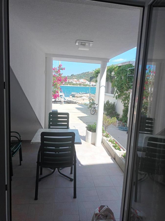 Volat Apartments Betina  Luaran gambar