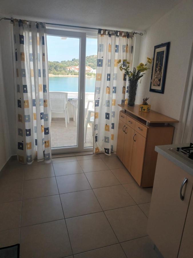 Volat Apartments Betina  Luaran gambar