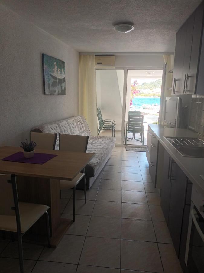 Volat Apartments Betina  Luaran gambar