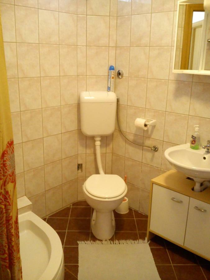 Volat Apartments Betina  Luaran gambar